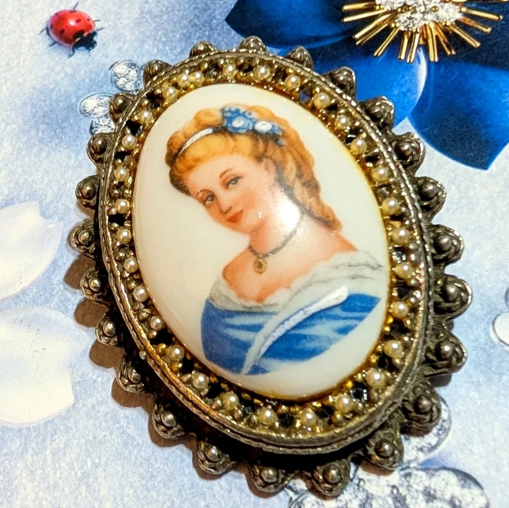 Vtg Limoges Made In France Hand Painted Victorian Lady Pendant Brooch